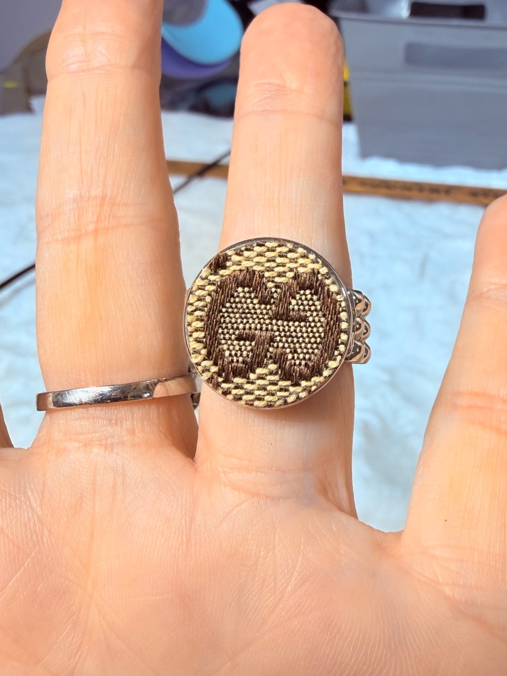 Gucci stretch silver tone ring fits between 6-8